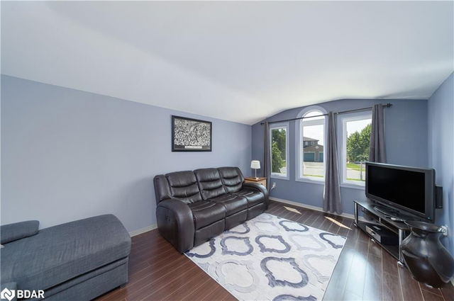 67 Sun King Crescent