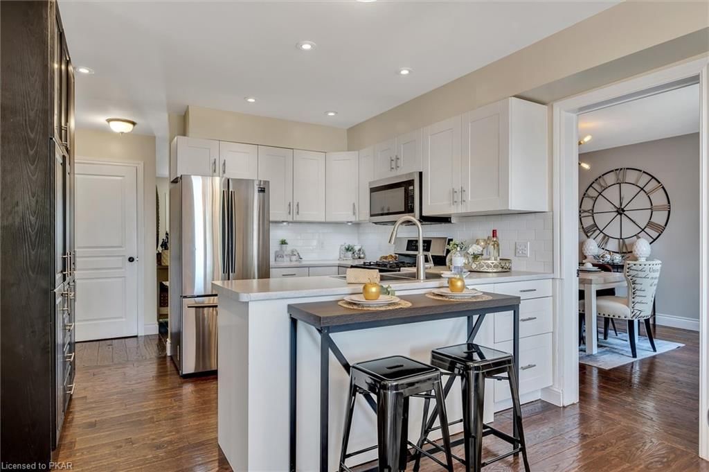 Single Family Residence sold at 994 Golfview Road, Peterborough, ON, K9J 7W4 - Central - MLS: 40468226
