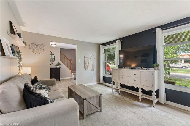 8 Anderson Avenue