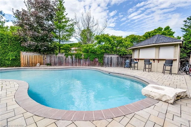 2221 Whitecliffe Way