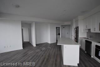 418 - 600 North Service Road