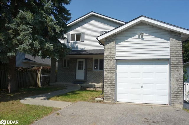 Main/Upper - 51 Mcconkey Place