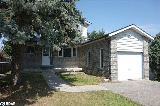 Main/Upper - 51 Mcconkey Place