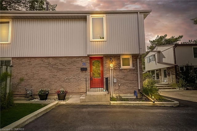 32 - 59 Kenninghall Boulevard