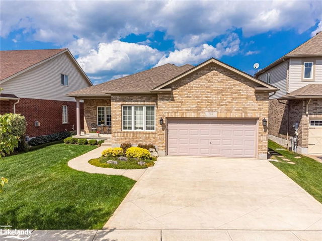 54 Kayla Crescent