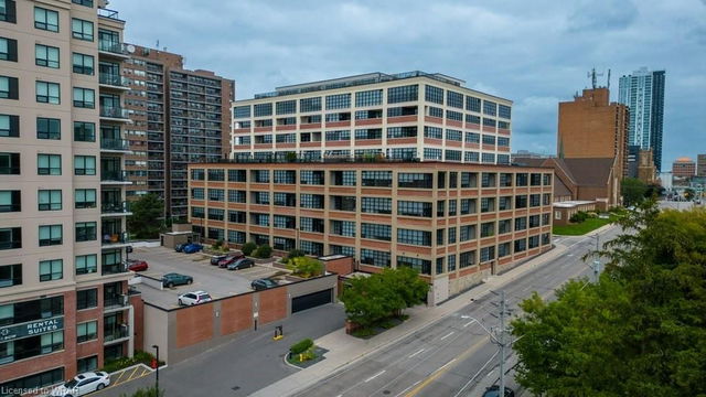 325 - 112 Benton Street