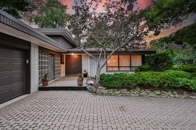 370 Dickson Park Crescent