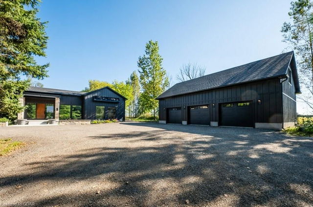 8069 Sideroad 10 Sideroad