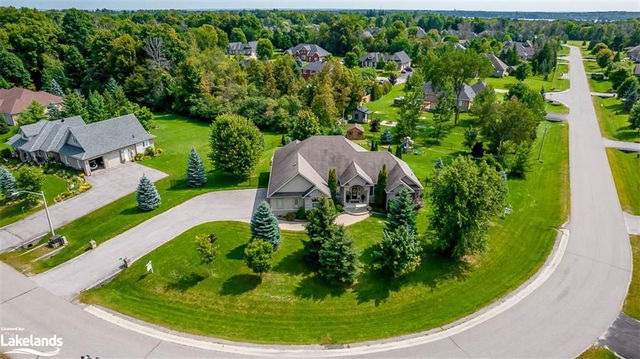 25 Red Oak Crescent