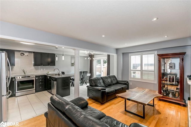 28 Versailles Crescent