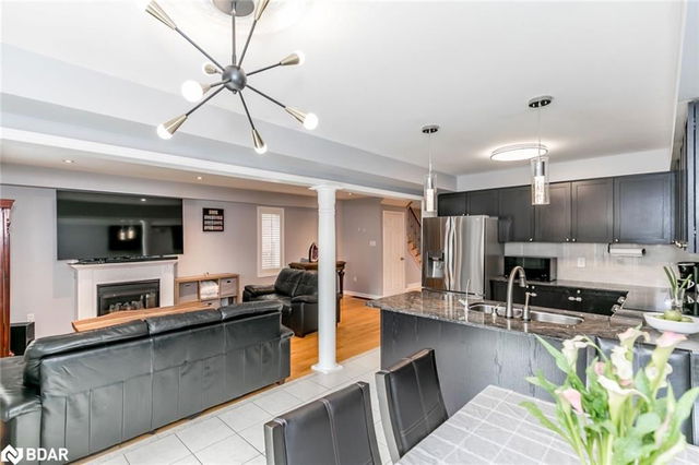 28 Versailles Crescent