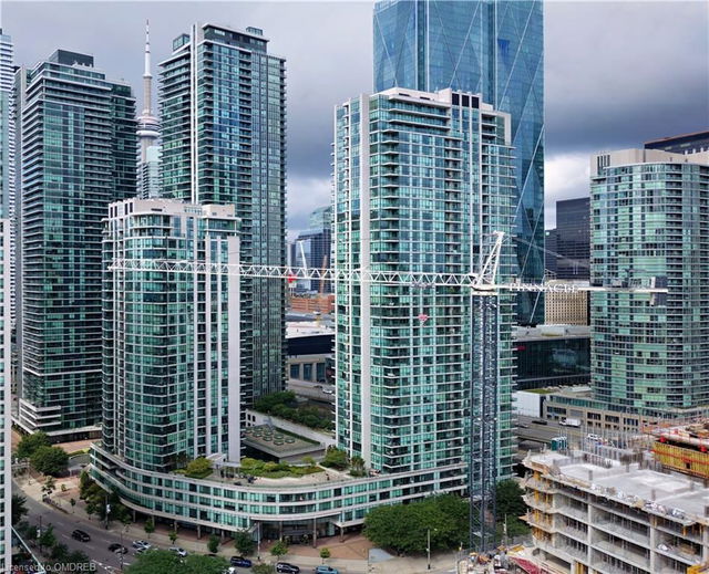4006 - 16 Yonge Street