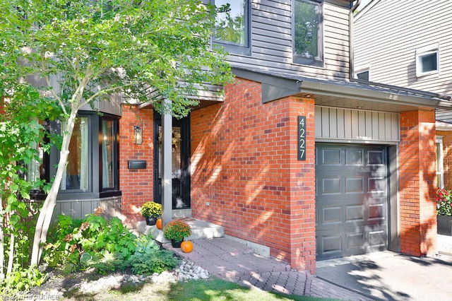 4227 Martlen Crescent