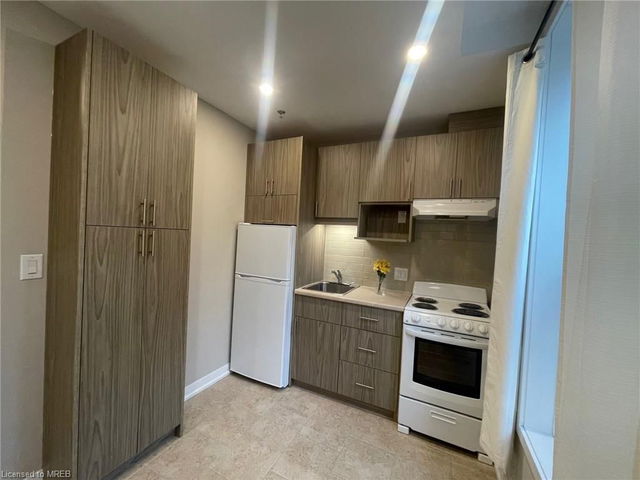 305 - 81 King Street