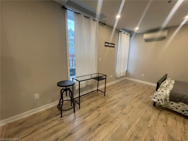 305 - 81 King Street