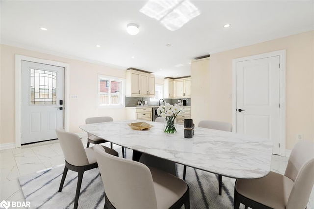 237 Simcoe Street