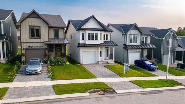 985 Deveron Crescent