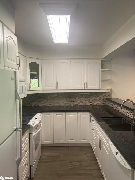 11 - 51 Laguna Parkway