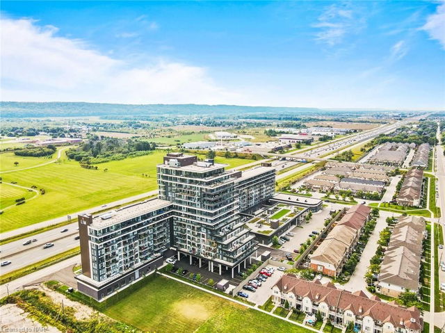 406 - 550 North Service Road
