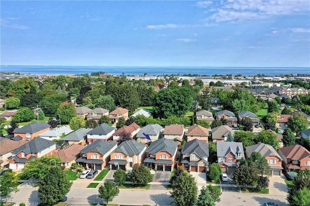 54 Hickory Crescent