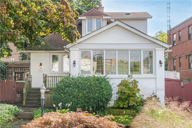10 Cayuga Avenue
