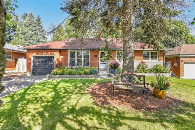 8 Highland Crescent