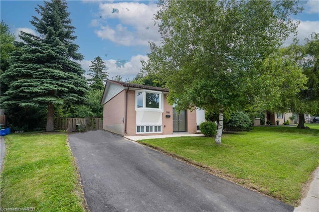 916 Greenwood Crescent