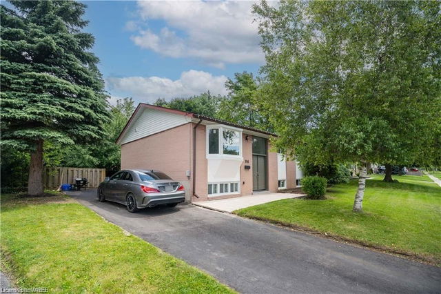916 Greenwood Crescent