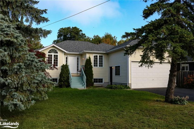 313 Simcoe Street