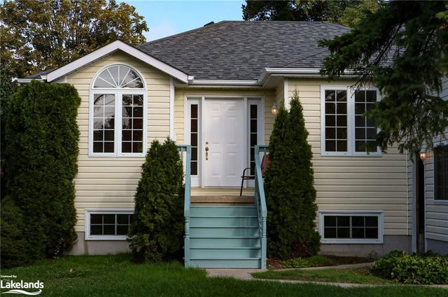 313 Simcoe Street