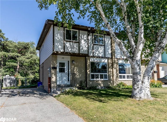 35 Chaucer Crescent
