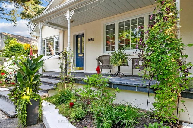 1061 Lorne Park Road