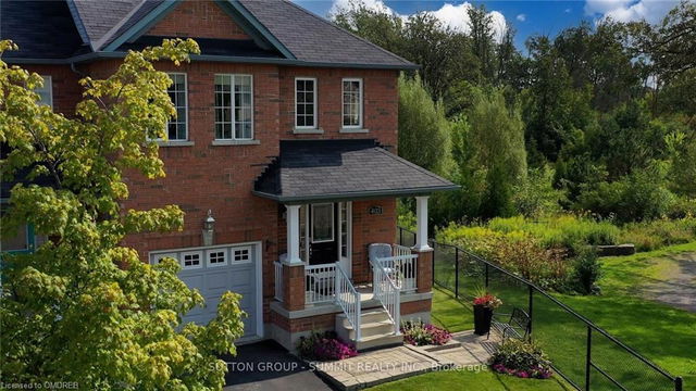 403 Bussel Crescent