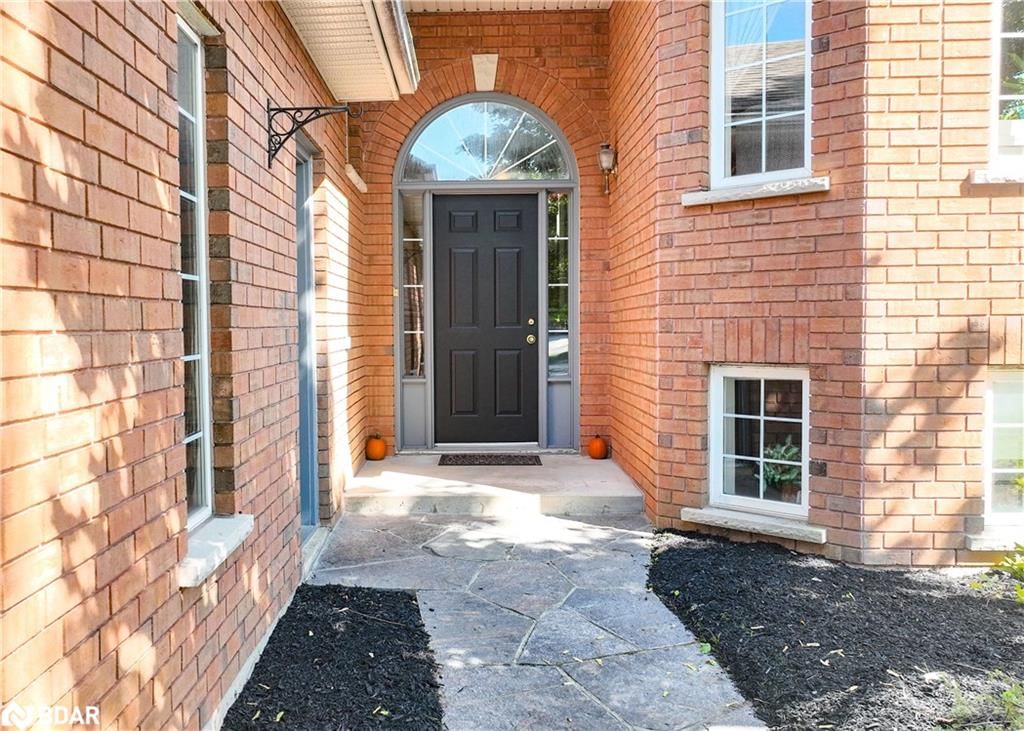 Single Family Residence sold at 271 Collegiate Drive, Orillia, North Ward, L3V 7S5 - MLS: 40490128