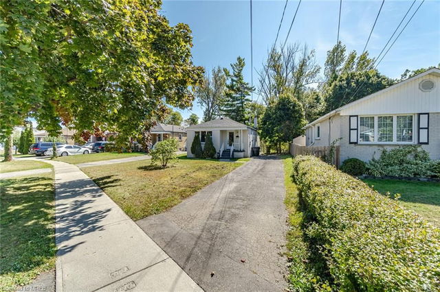89 Darlingside Drive