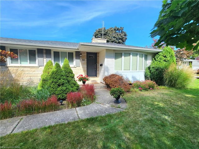 32 La Salle Drive