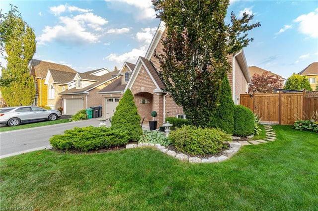 8 Hillson Court