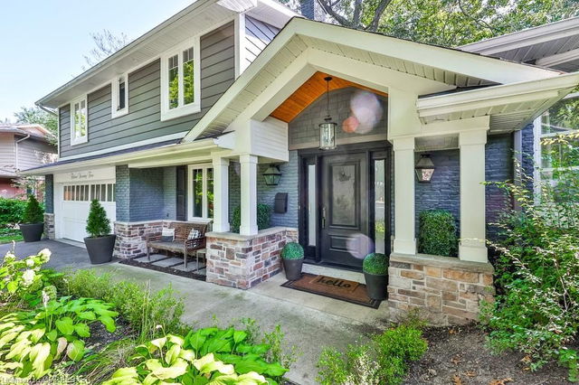 1572 Keenleyside Court