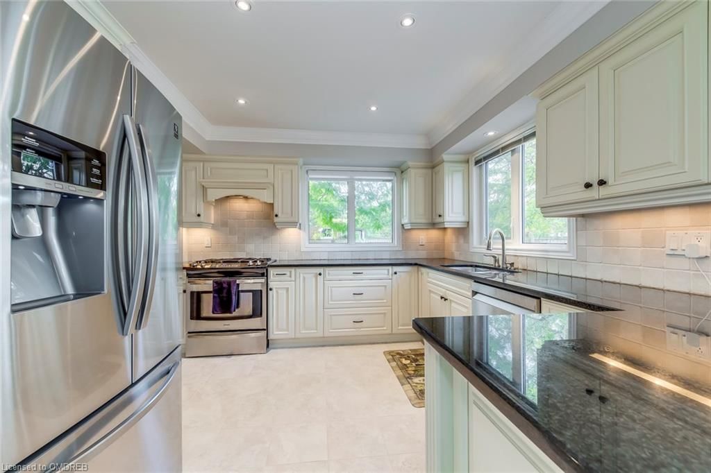 Single Family Residence sold at 1405 Wheelwright Road, Oakville, ON, L6M 2Y8 - GA Glen Abbey - MLS: 40501599
