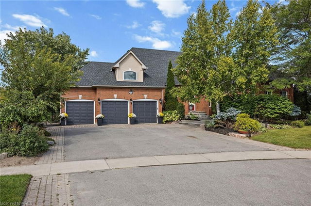 1081 Far North Circle