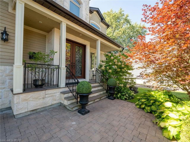 1392 Kenmuir Avenue