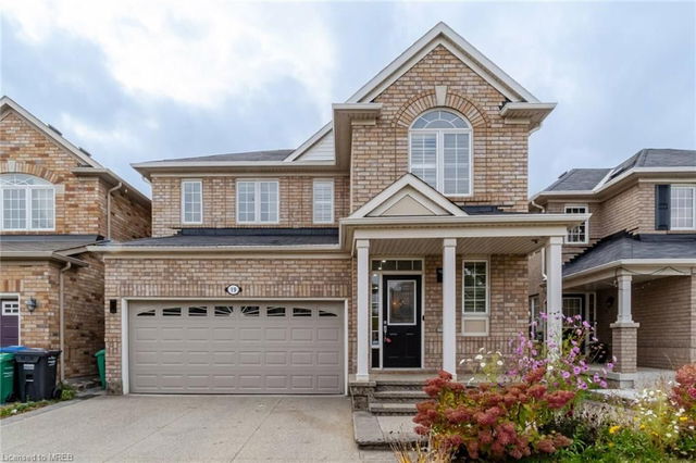19 Dehaviland Crescent