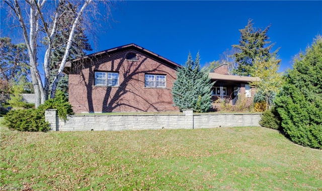 841 Danforth Place