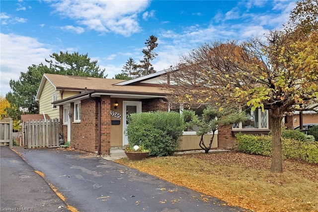 3265 Chokecherry Crescent