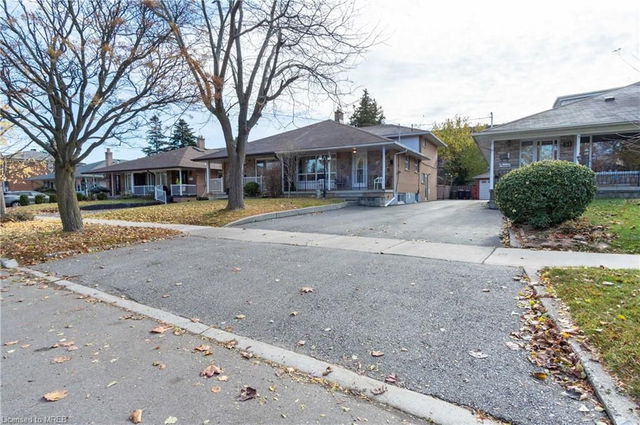 49 Graystone Gardens
