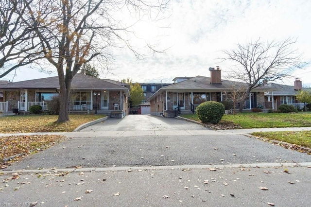 49 Graystone Gardens