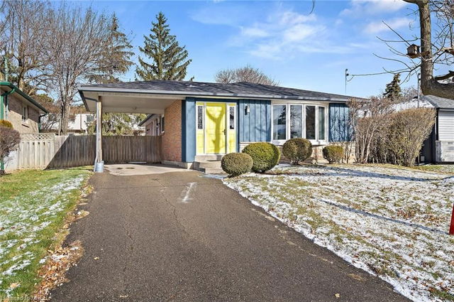 22 Marilyn Crescent