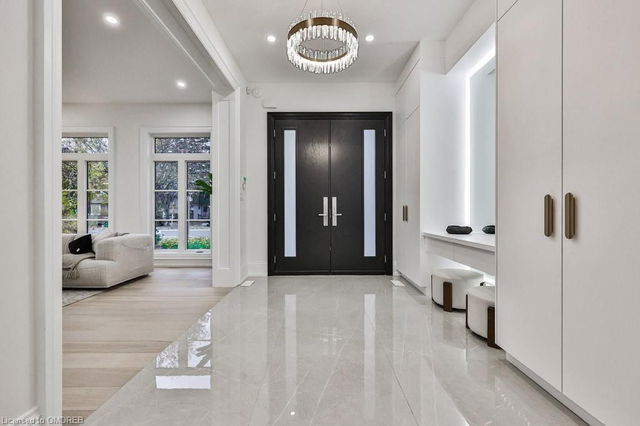 1300 Mineola Gardens