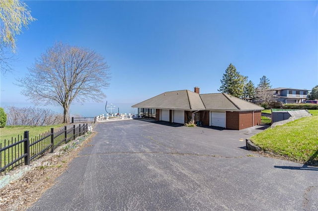 2 Tupper Boulevard