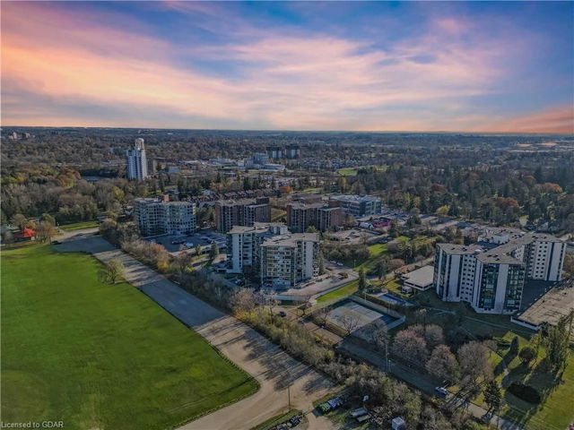 504 - 23 Woodlawn Road E